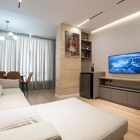 Erlis Comfy Cozy 2 Komuna Parisit
